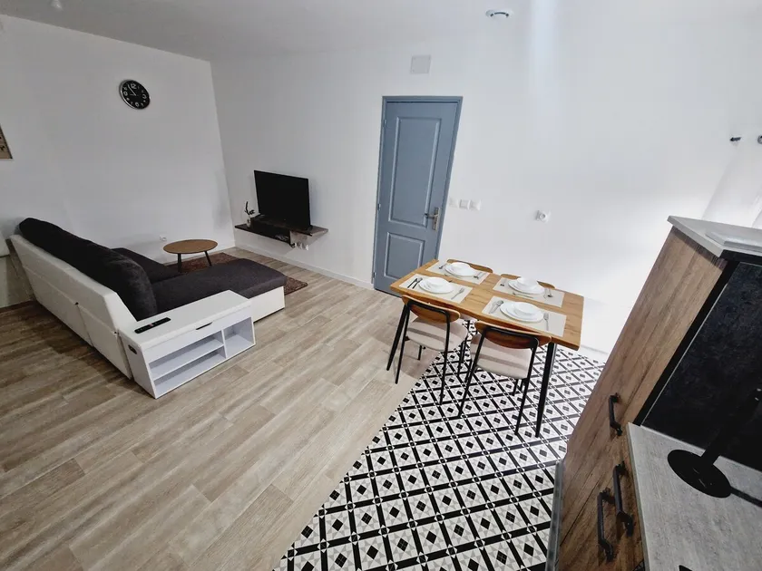 Charming 2-bedroom, fully-equipped - Image 1