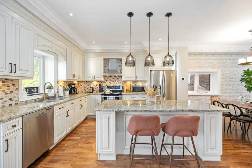 Luxury 5BR | 4 Bath | 10 Min to DT | Free Parking - Image 1