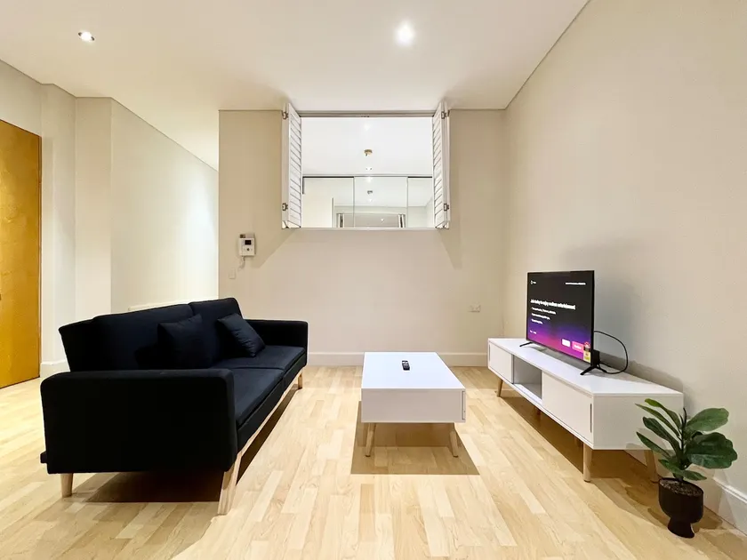 1Bedroom 1Parking nearby Broadway Shopping Centre - Image 1