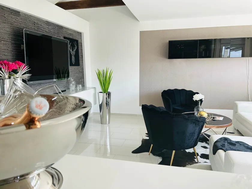 Luxury apartment with balcony in Bochum - Image 1