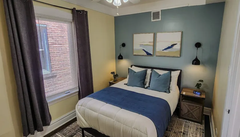 2 BDRM Quiet Berwyn Apt w/ Free Garage - Image 1
