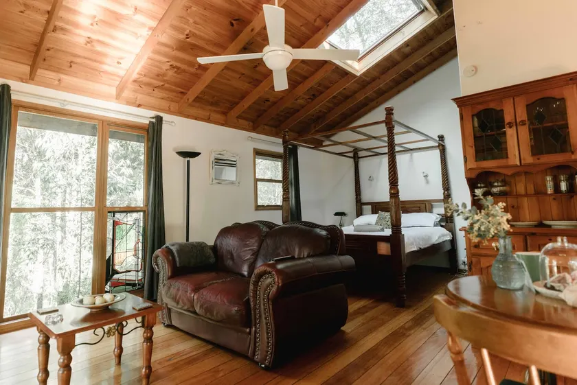 Romantic Hideaway in the woods - Image 1