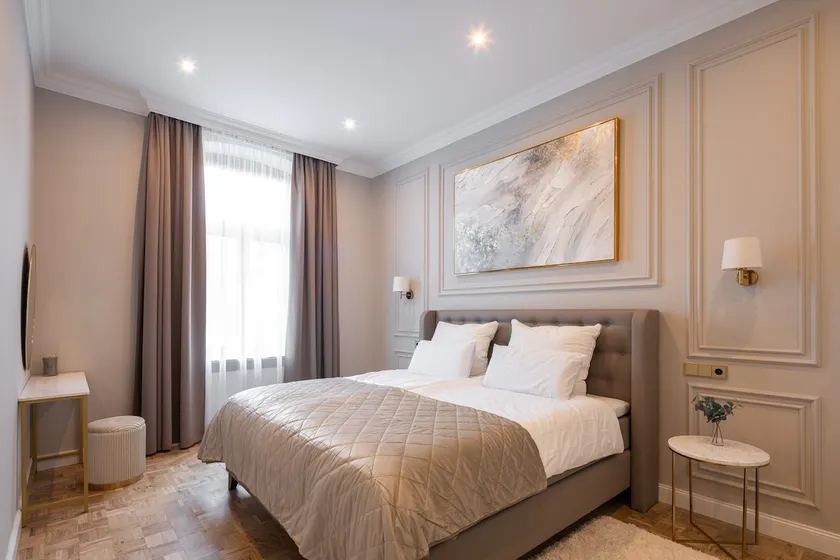 Aurum Suite - Luxury City Apartment - Image 1