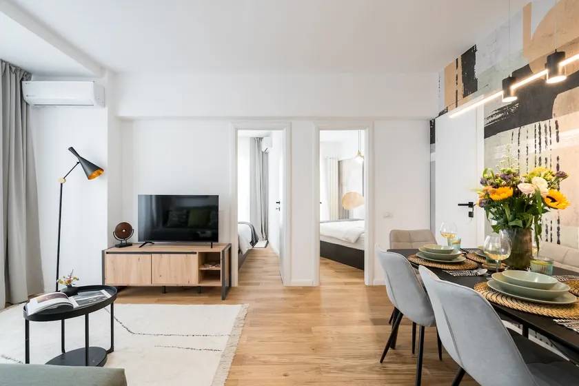 Superb River Views 2BR Flat | Top Location - Image 1