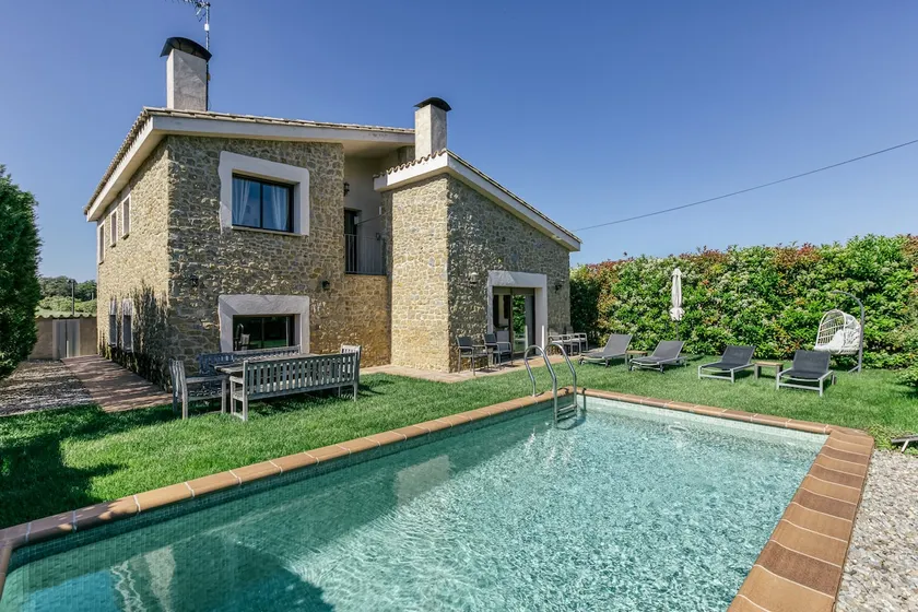 Rural charm and modern comfort - Image 1