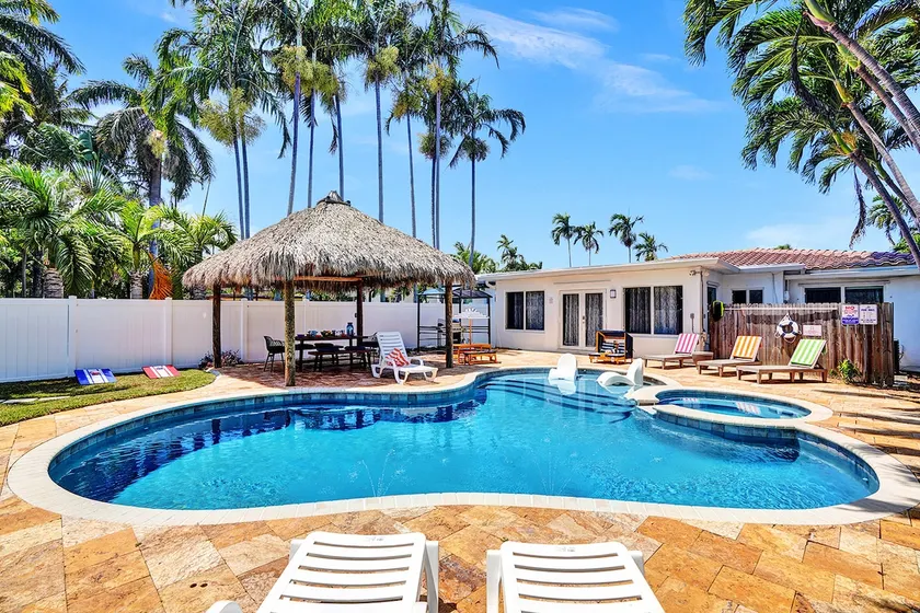 Seaside Oasis in Hollywood Lakes near the Beach - Image 1