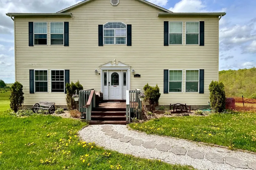 Large country home - Image 1