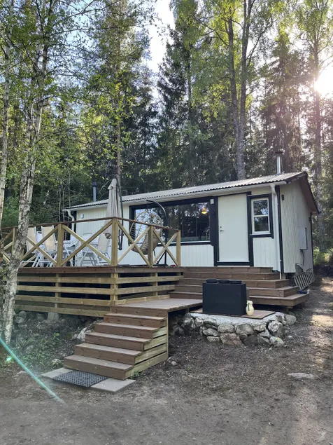 The Glade, Summer house. - Image 1