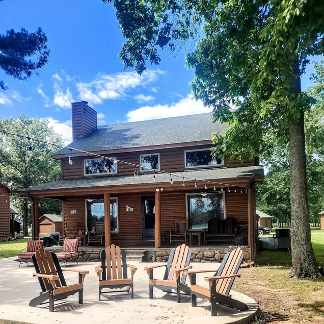 Lakeside Lodge w/ King bed,Fire Pit & Village Pool - Image 1