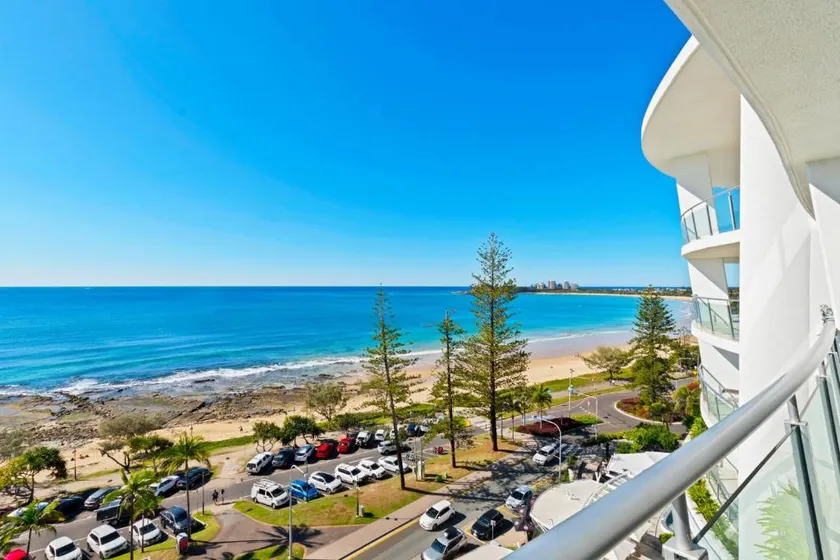 Sirocco Oceanfront Luxury Sub-Penthouse - Image 1