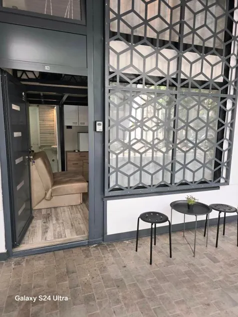 Apartment Beg - Image 1