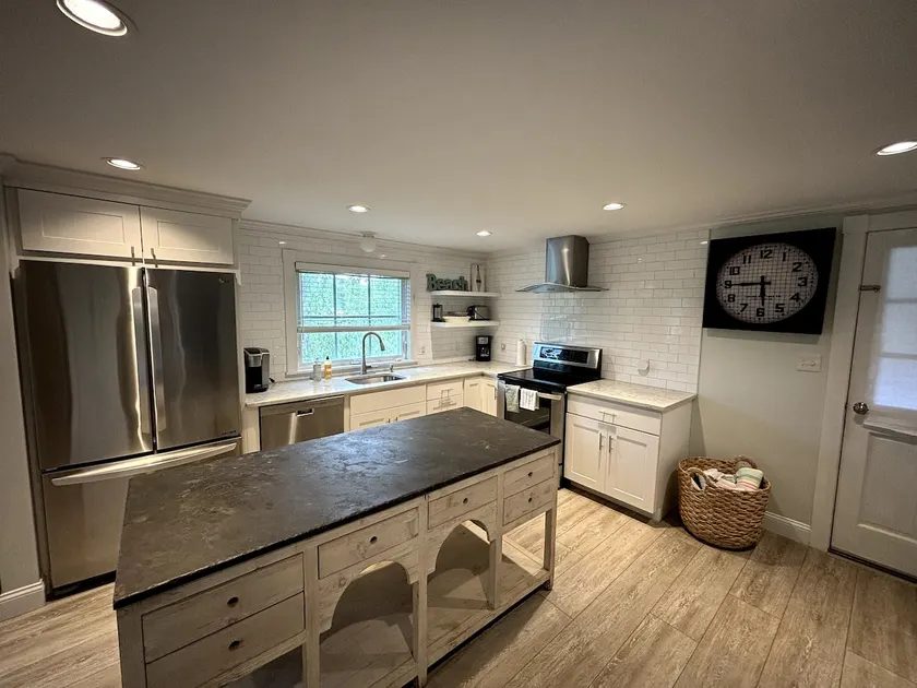 Captain's Manor - Image 1