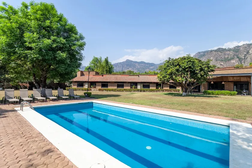 Las Pontigas Tepoztlan 6800 garden, pool - Image 1