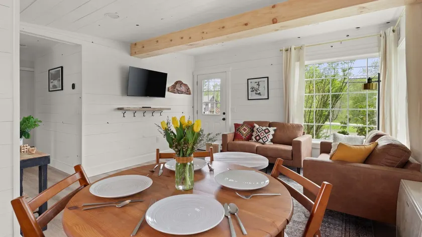Charming Mountain Haven - Image 1
