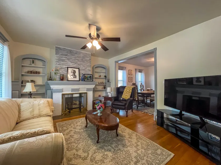 Cozy 3/1.5 by AKG & Delaware Park - Image 1