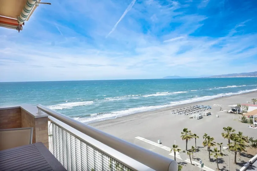 Beautiful frontline apartment in Torrox - Image 1