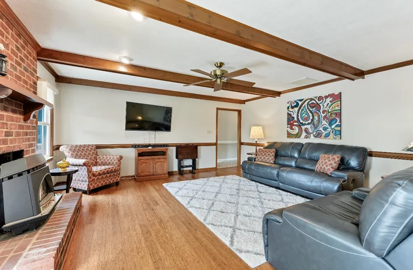 Cozy Waterfront Escape • Sleeps 6 - Image 1