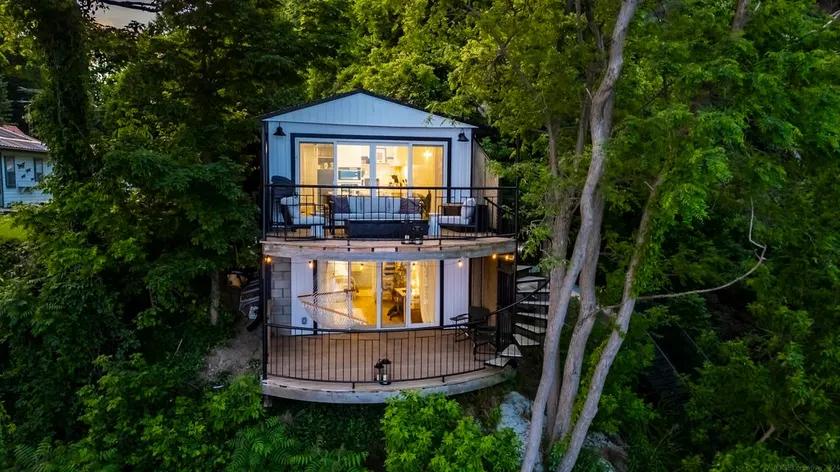 Cabin w/ Panoramic Lake Views - Image 1