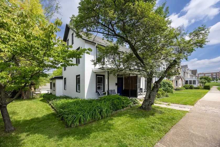 Historic D. Clark House Dog Friendly - Image 1