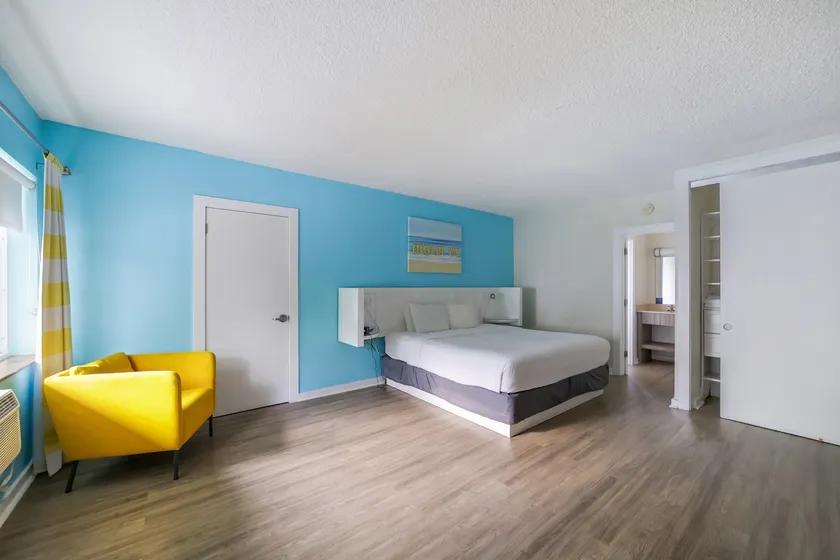 At Mine | Poolside King Suite in Fort Lauderdale - Image 1