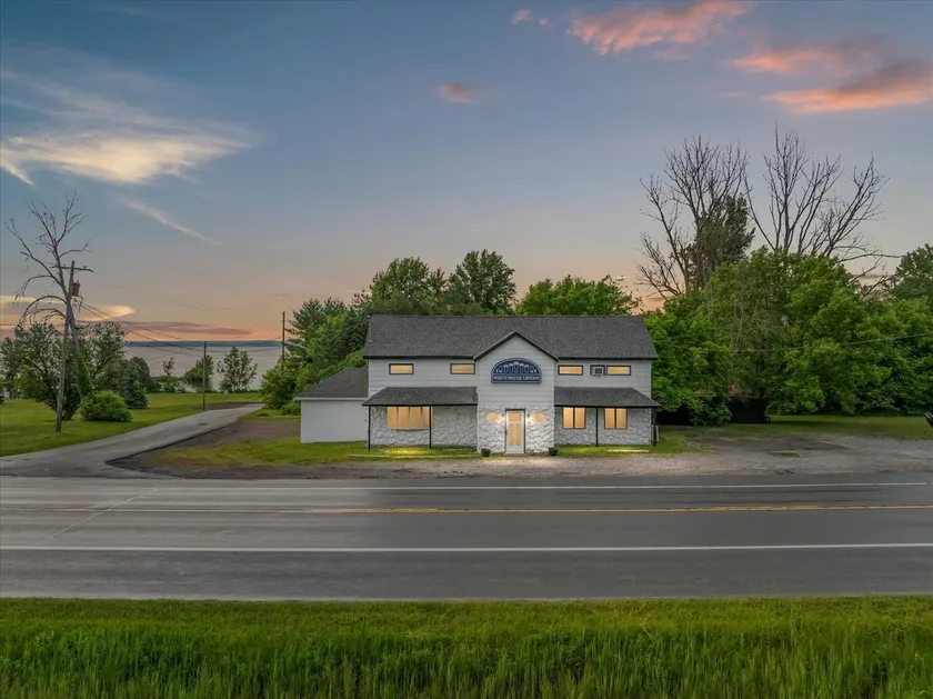 Whitewaters-Main plus Genoa on Oneida Lake - Sleeps 19 - Image 1
