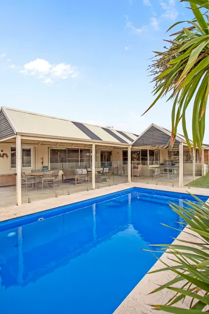5BR Retreat with Pool, table tennis and Pure Relaxation - Image 1