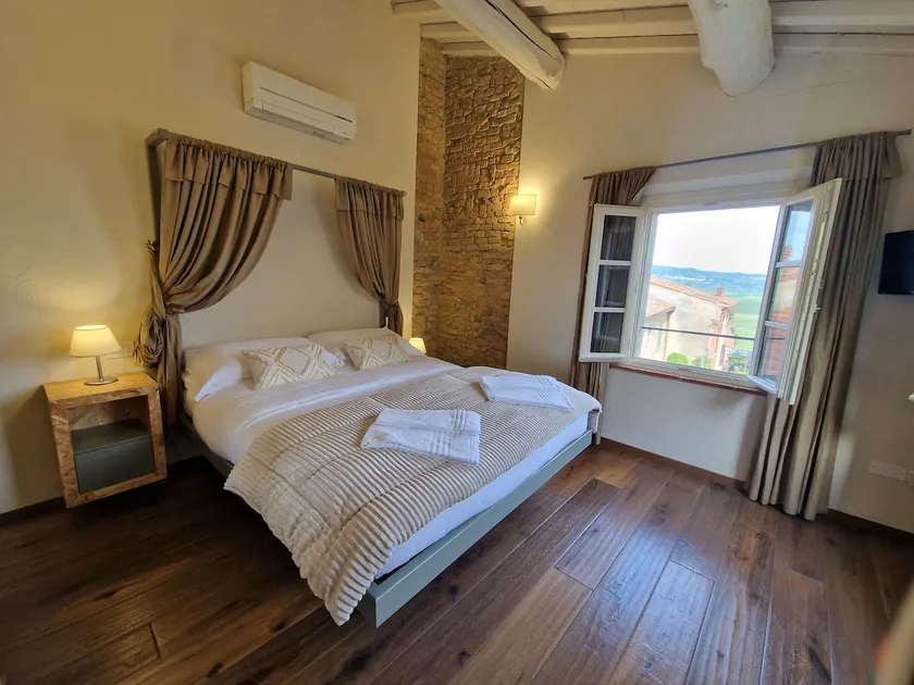 Sun filled 1 bedroom in Borgo - Image 1