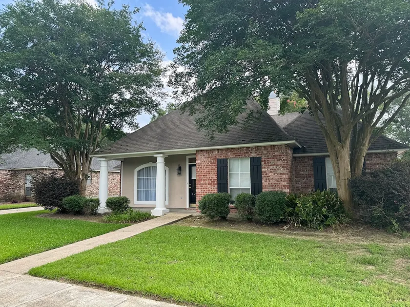 Stylish 3 Bedroom with Art Everywhere! - Image 1