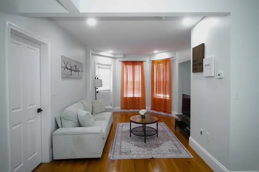 Milton Retreat: 10 Min to Boston, Near Amenities - Image 1