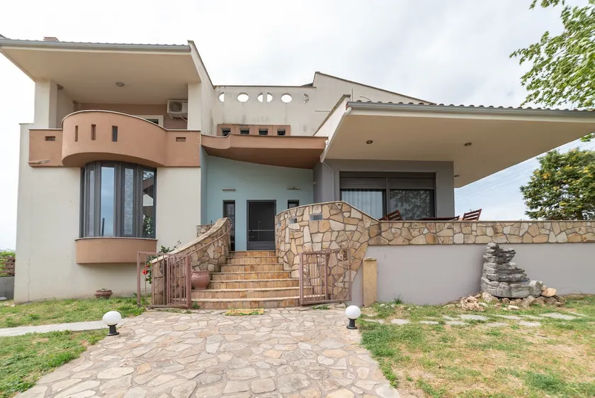 Vila Serres Gr - Image 1