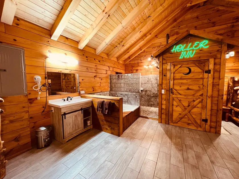 Holler Inn at Getaway Cabins - Image 1