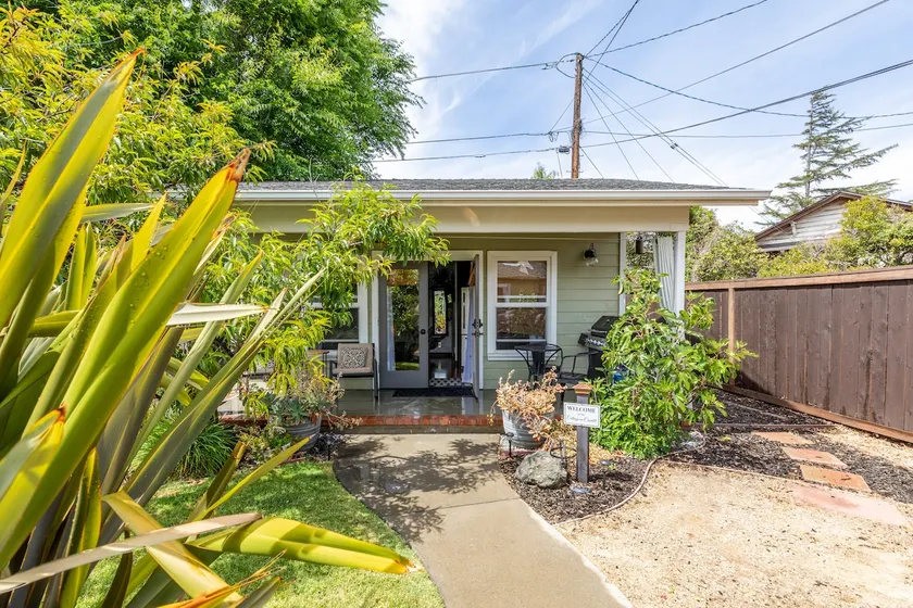 Modern Private Cottage+walkable+views+patio w/ BBQ - Image 1