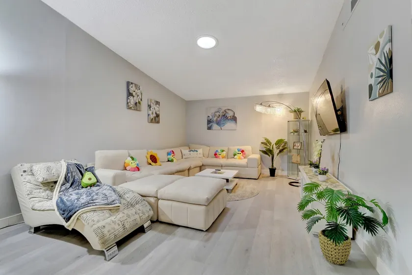 2 bedrooms guest house by Strip - Image 1