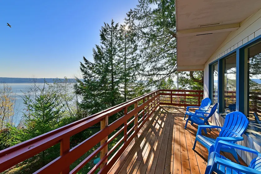 Hood Canal Beachfront Bungalow - Image 1