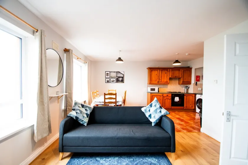 Cozy, Cute, Clean and Central. 2 Bedroom Apartment - Image 1