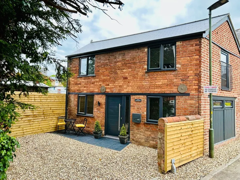 Home in Stonehouse - Image 1