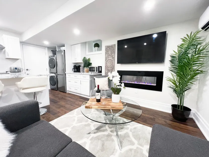 Brand New Luxury Suite Danforth - Image 1