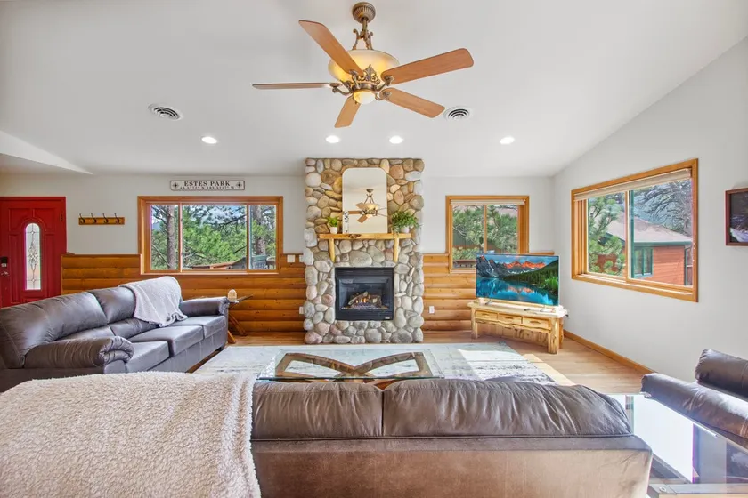 Estes Park-3 Bed/3 Bath Near Downtown & RMNP #6207 - Image 1