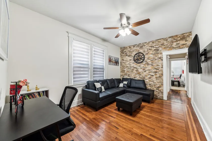 Beautiful 3bed 1bath house 10mins Bus ride to NYC - Image 1