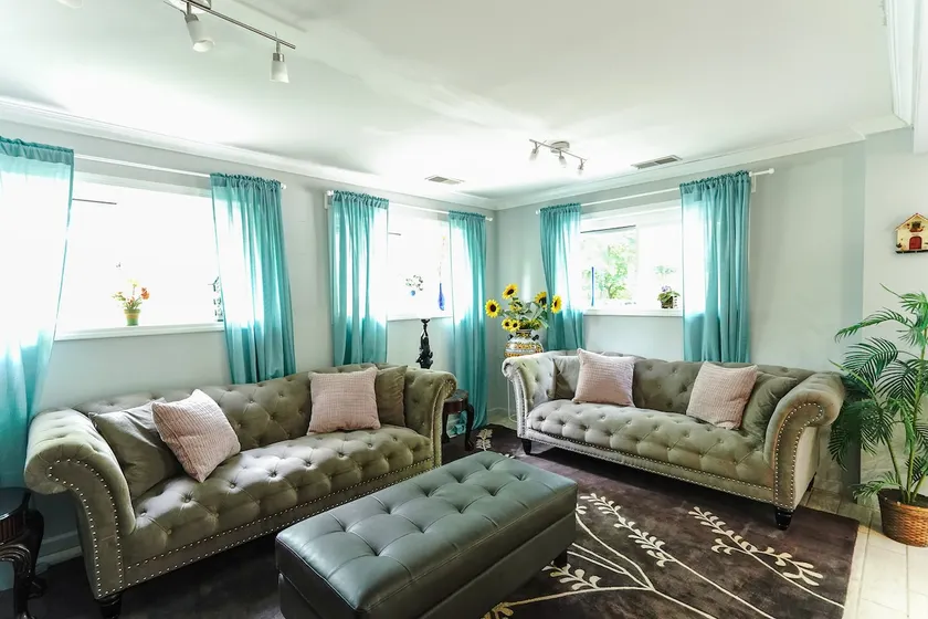 Private Basement Apartment, Sleeps 4 w/ Driveway - Image 1