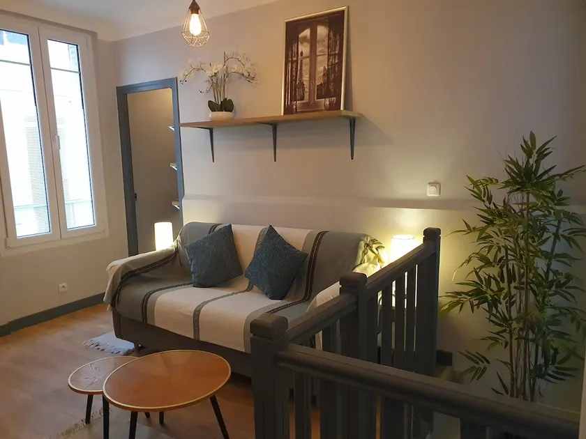 2 rooms, 40 m2, refurbished, 20 min from Paris center - Image 1