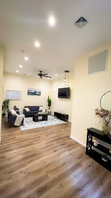 Charming High ceiling 2 bedrooms and 1 bathroom - Image 1