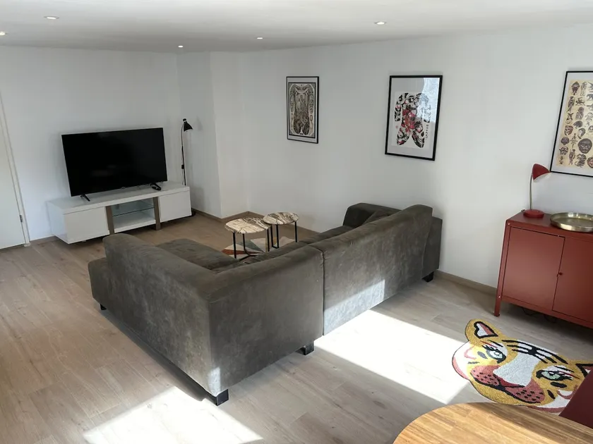Large apartment in top location - Image 1
