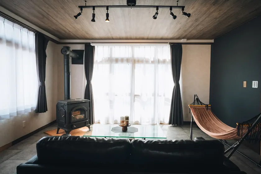 BBQ with roof/climbing wall/NETFLIX/100-inch projector/air conditioning in each room - Image 1