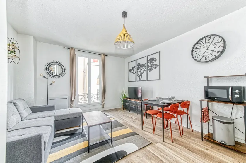 ”Le Saint-Paul” 2-room apartment, Downtown - Image 1