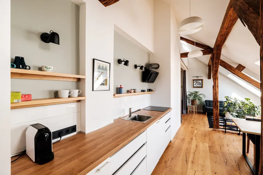 Green Loft w/free parking - Image 1