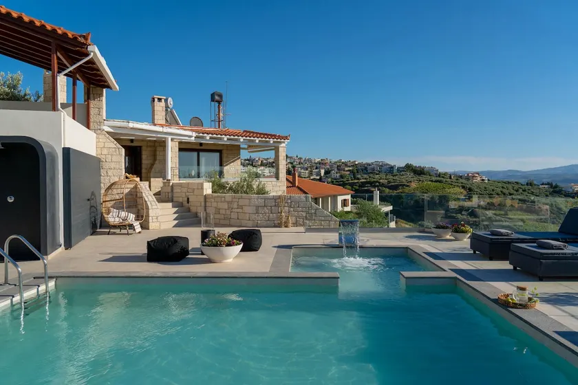 Indigo Villa with private Pool-Gym-Sauna-BBQ by Hospi Living - Image 1