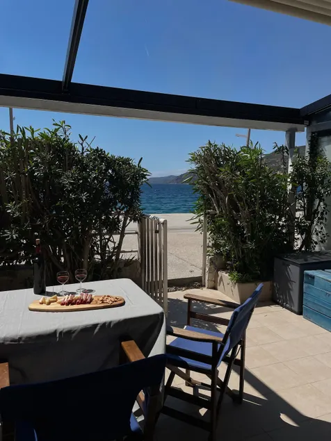 Sea La Vie - Beachfront Retreat - Image 1