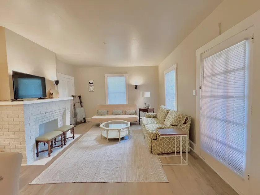 Carriage Cottage - Image 1
