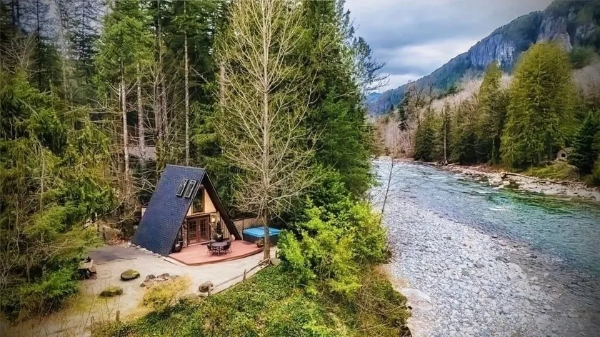 Cozy mountain A-Frame cabin on river w hottub & views. Minutes from hikes & ski! - Image 1